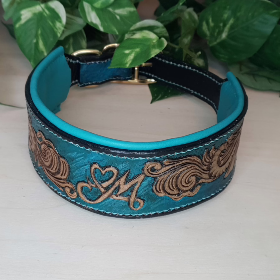 Individuelles Hundehalsband aus Leder, von Hand punziert 4 Fertiges, individuell gestaltetes Lederhalsband handgemacht nach Maß gefertigt von Ruhrpawt.
